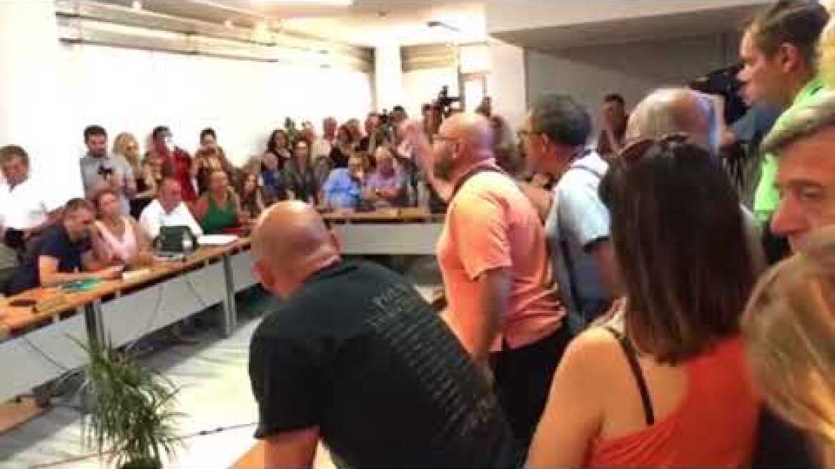 Ένταση στο Δημοτικό Συμβούλιο Μαραθώνα