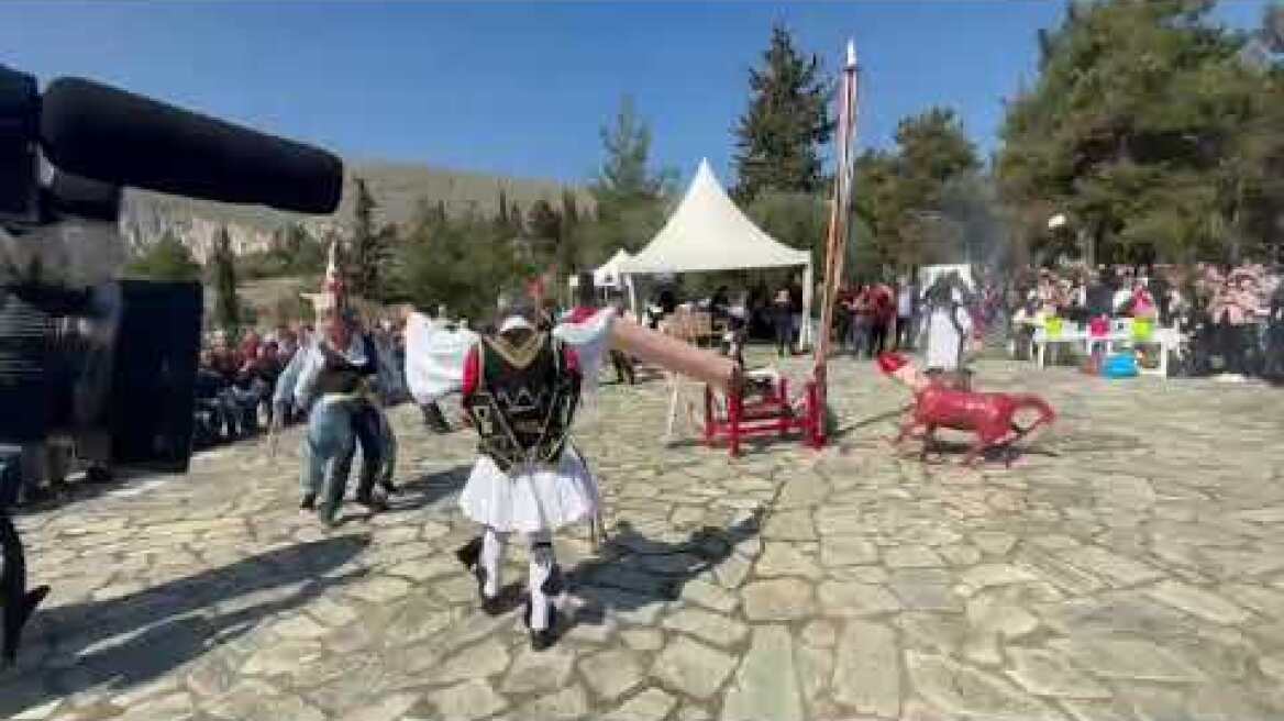 «Μπουρανί», το διονυσιακό έθιμο του... φαλλού της Καθαράς Δευτέρας στον Τύρναβο