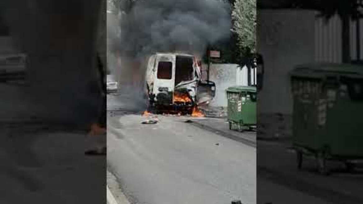 Έκρηξη φιαλών οξυγονου μεσα σε ασθενοφόρο 2