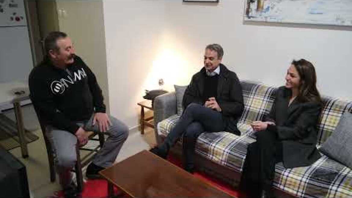 O Κυριάκος Μητσοτάκης επισκέφθηκε Ωφελούμενο Κοινωνικής Κατοικίας