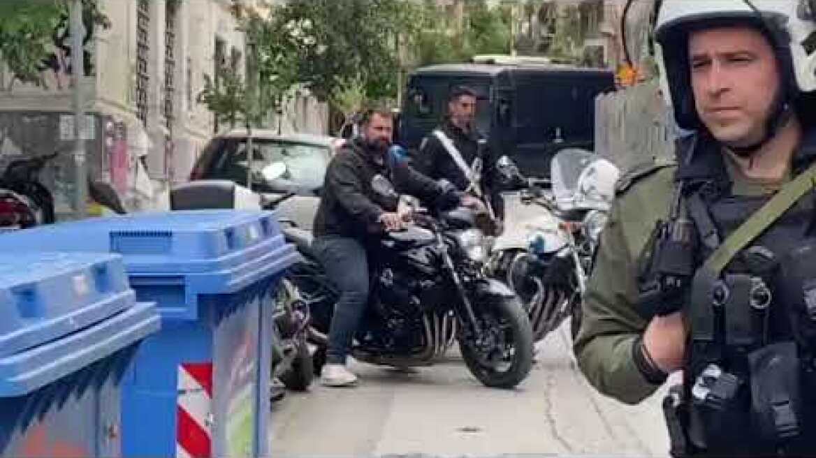 Επιχείρηση της ΕΛΑΣ για εκκένωση της κατάληψης στη Νομική Σχολή