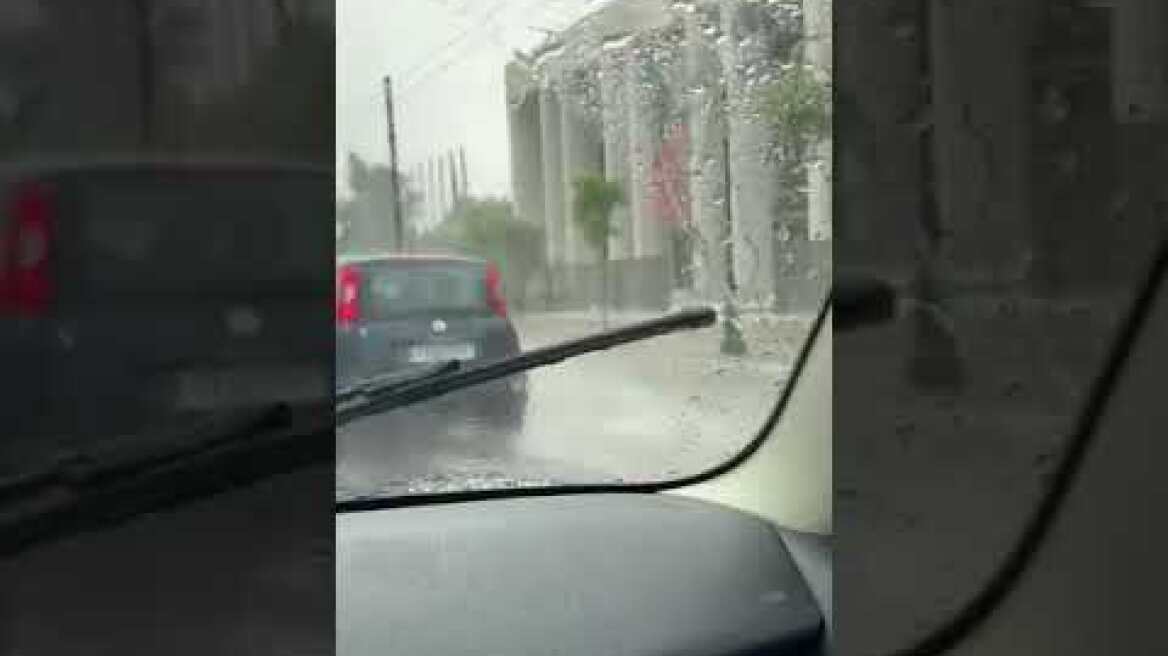 Κακοκαιρία Atena: Καταιγίδα στο κέντρο της Αθήνας (2)