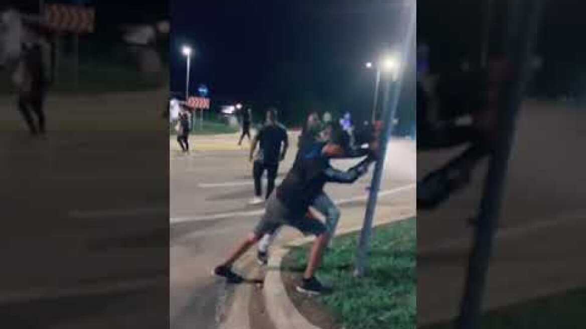 Ρομα, βανδαλιζουν διερχομενα οχήματα "για εκδικηση"