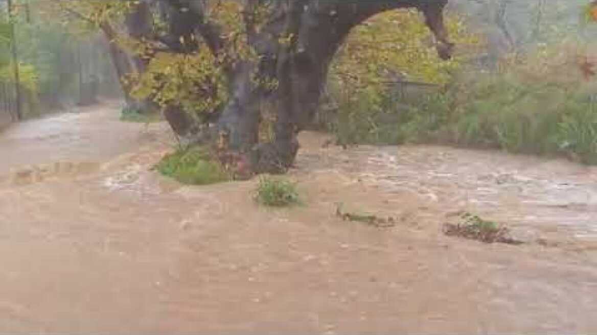 Κακοκαιρία σαρώνει τη Σκιάθο (1)