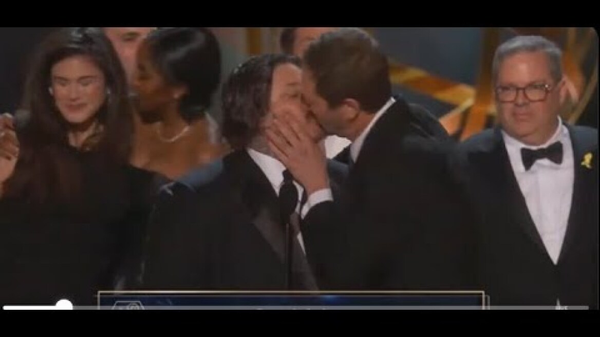 Ebon Moss-Bachrach kisses Matty Matheson at the Emmy Awards 2024