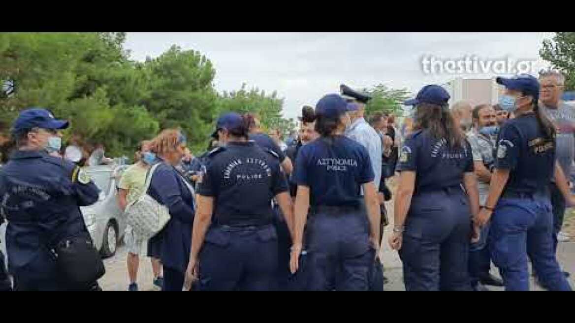 Thestival.gr Αποδοκιμασίες υγειονομικών σε Πλεύρη