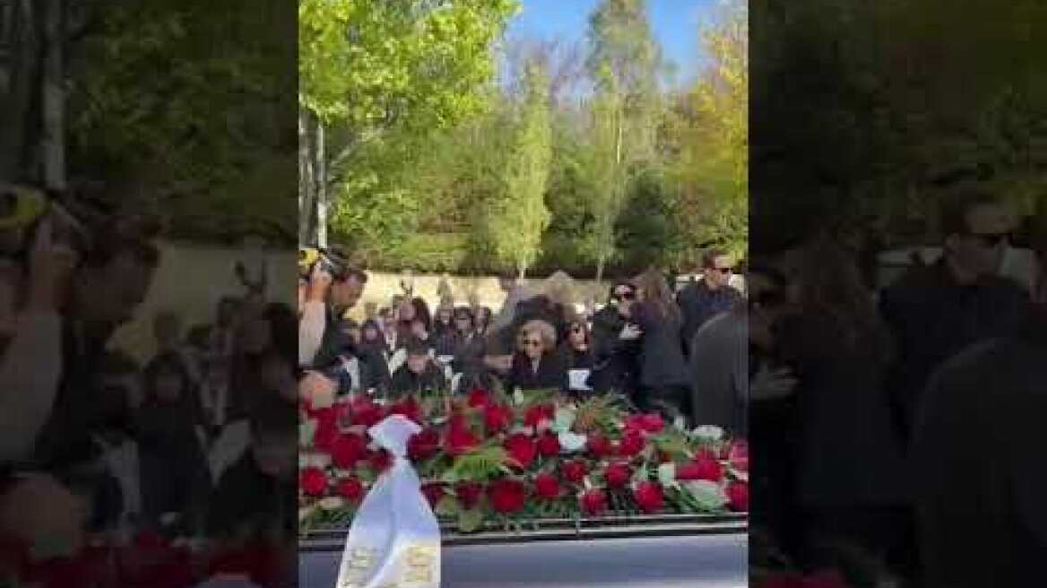 Ο Αλέξης Τσίπρας στο τελευταίο αντίο στον Αλέκο Φλαμπουράρη στο Πάρκο Ελευθερίας