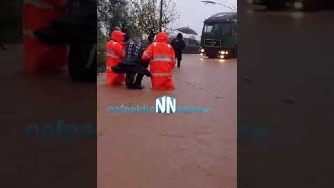 Ναύπακτος: Η πυροσβεστική απεγκλώβισε ηλικιωμένο στο ρέμα Τζάβαρη