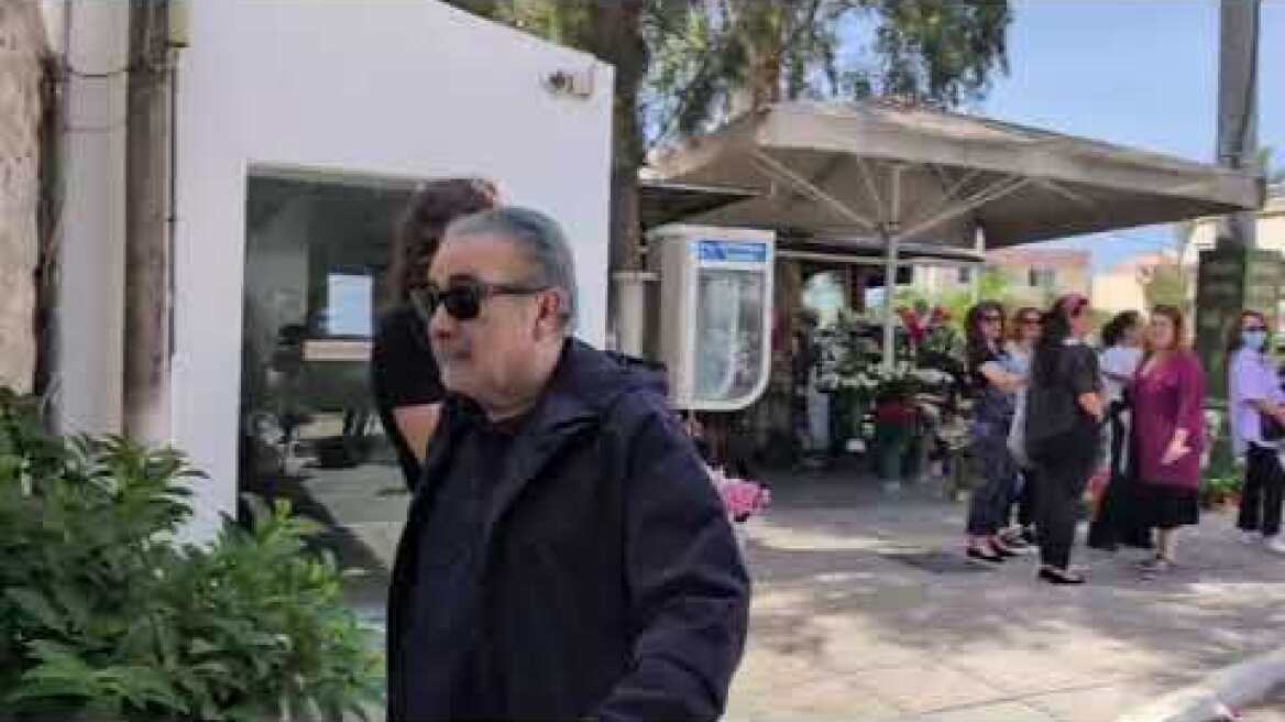 Κηδεία Αχιλλέα Θεοφίλου: Λάκης Λαζόπουλος