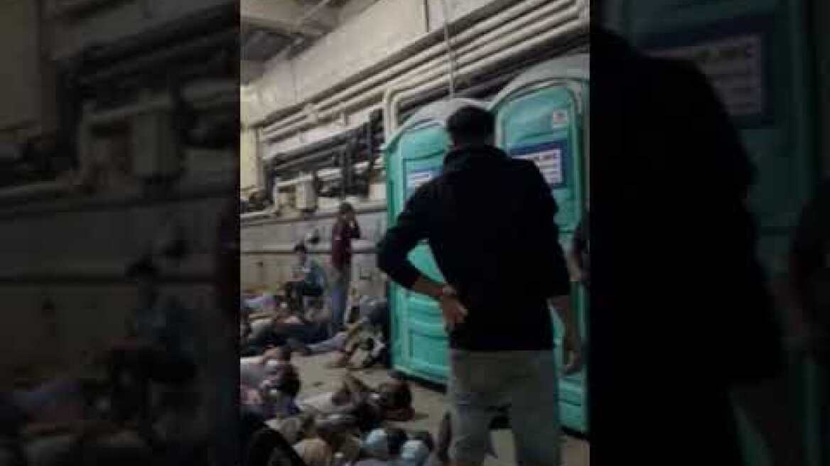 Η μεταφορά 300 μεταναστών με το αρματαγωγό «Χίος»