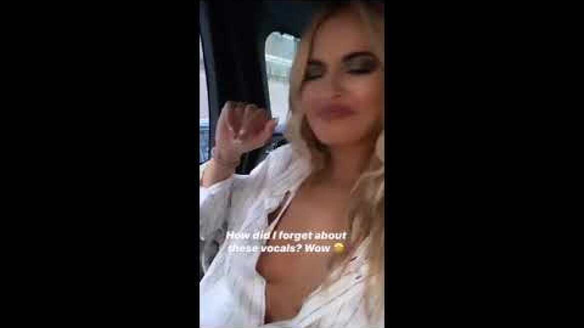 Η Rita Ora μπήκε σε ταξί χωρίς... σουτιέν