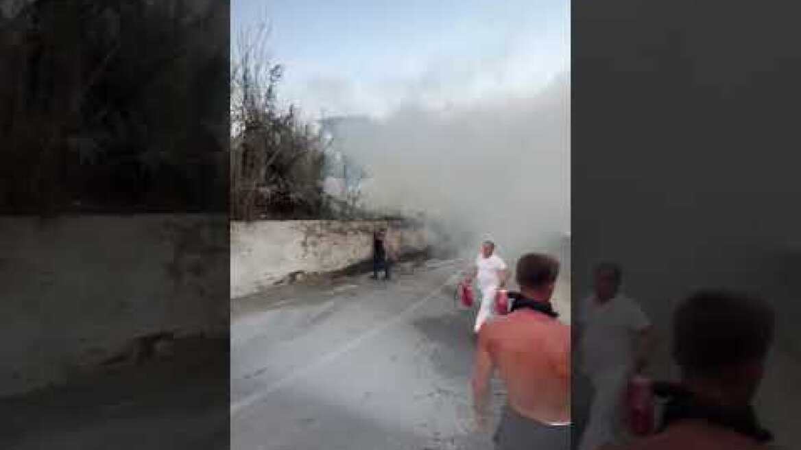 Φωτιά στην Ψαρού (2)