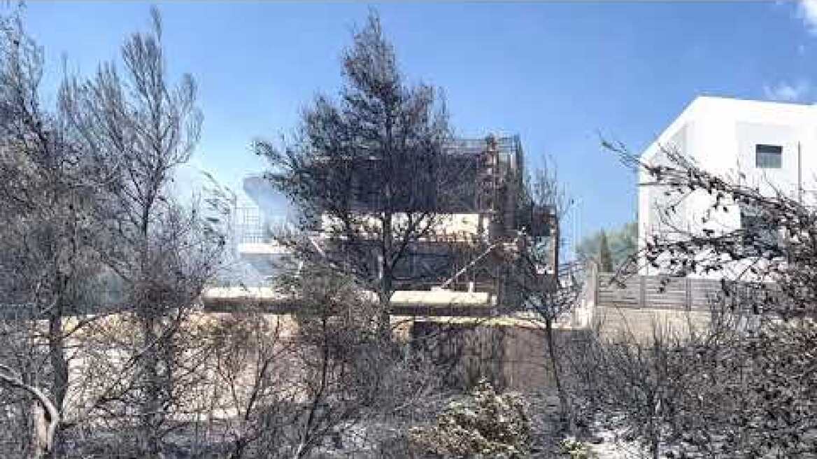 Διώνη σπίτι καίγεται