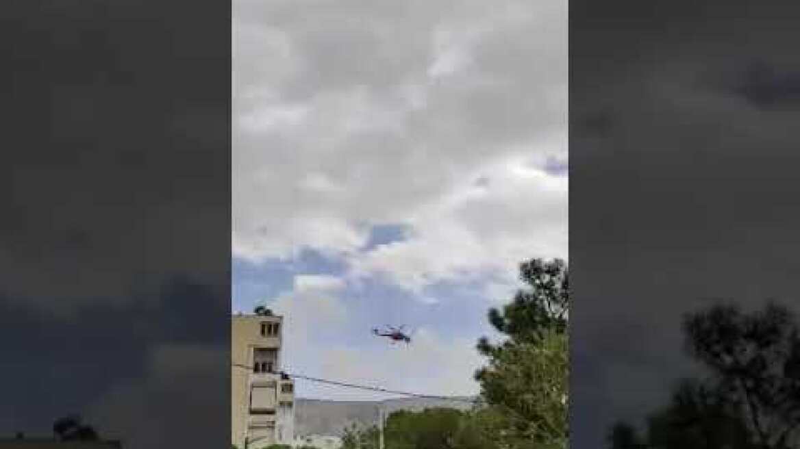 Καρέας: Οι πρώτες εικόνες από την προσπάθεια κατάσβεσης της πυρκαγιάς