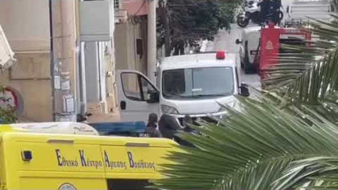 Oι πυροτεχνουργοι του Στρατού πήραν τη χειροβομβίδα στον Πειραιά