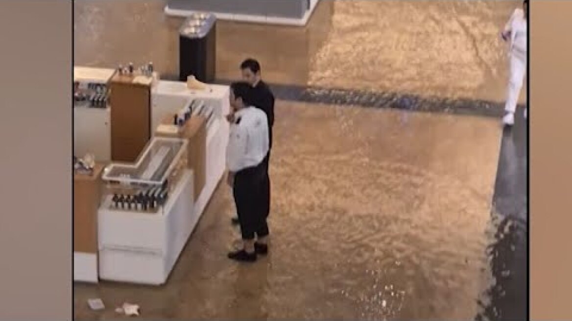 Raw video | Dubai rain and flooding in mall