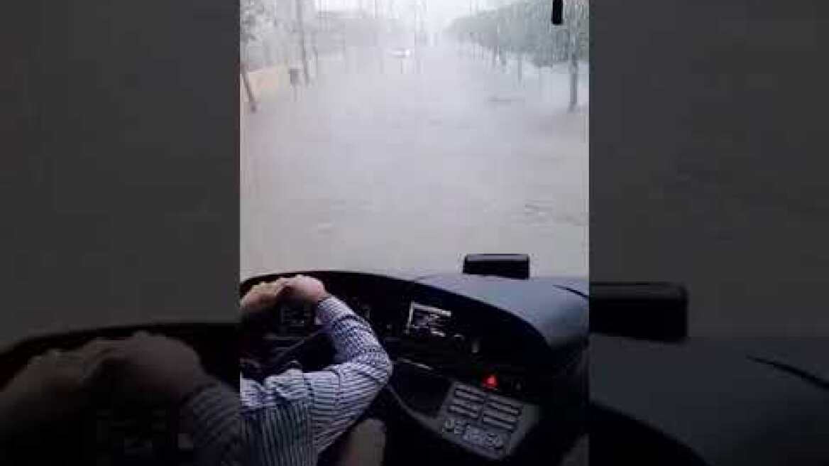 fonien.gr - Κακοκαιρία στην Κρήτη - ΚΤΕΛ Ηράκλειο (15-10-2022)