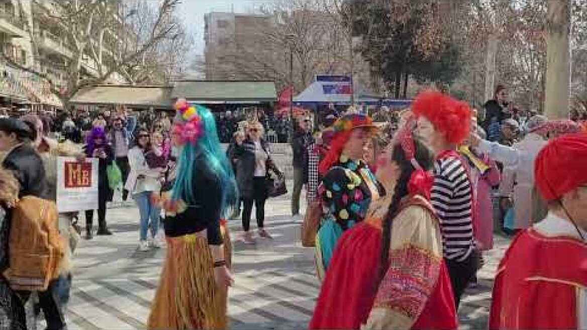 Βγήκαν τα μπουλούκια στην Πλατεία Ταχυδρομείου