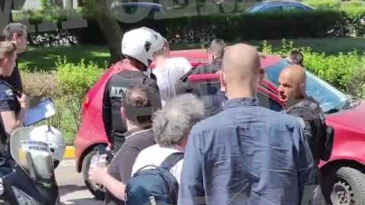 Άνδρας με ρόπαλο επιχείρησε να εισβάλλει στο ραδιομέγαρο της ΕΡΤ