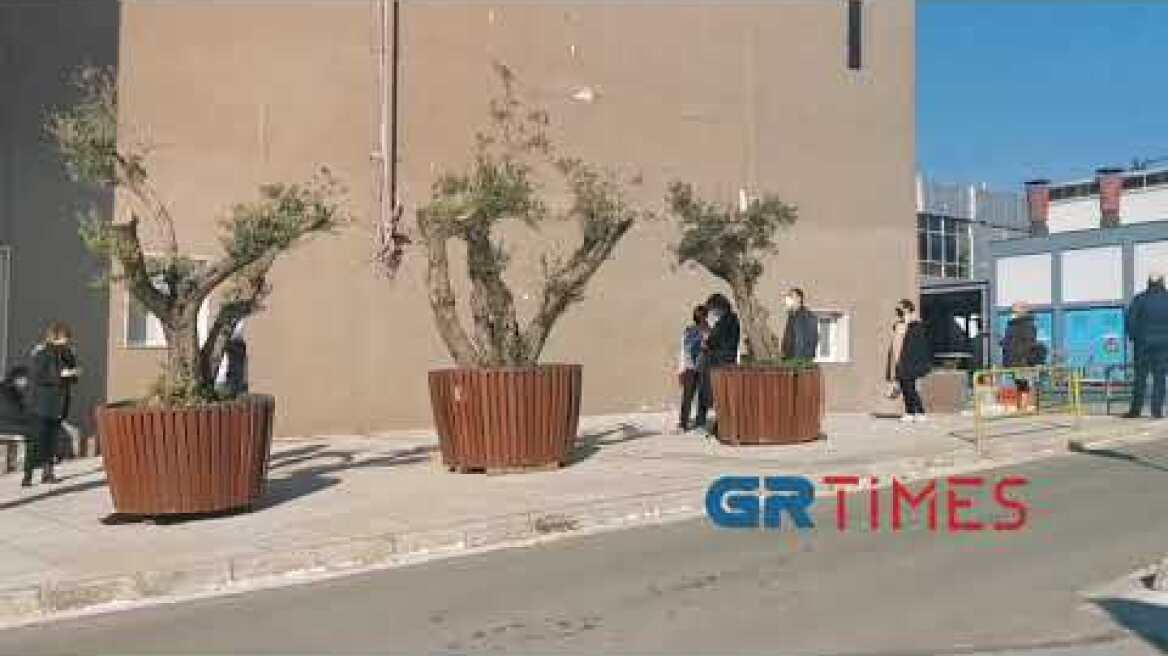 Ουρές για rapid test στη ΔΕΘ - GRTimes.gr
