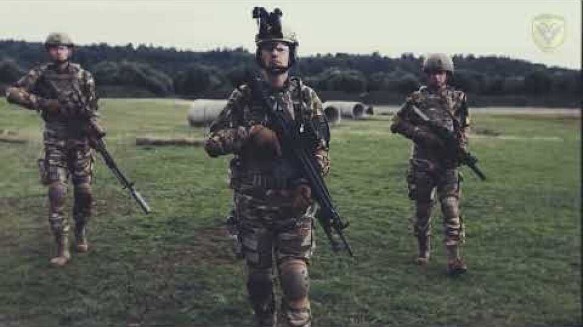 Σταδιοδρόμησε ως Επαγγελματίας Οπλίτης στο Στρατό Ξηράς