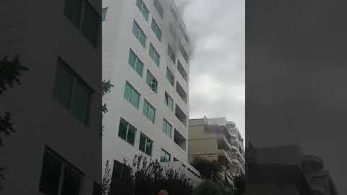 Βίντεο από τo φλεγόμενο ξενοδοχείο στη Συγγρού