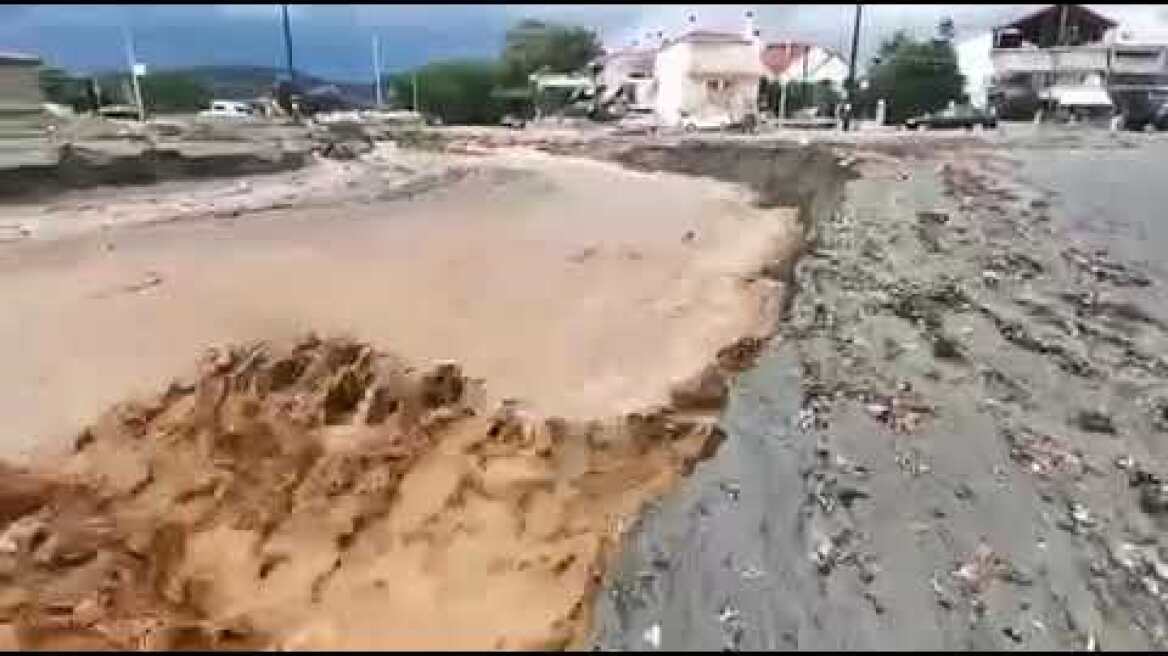 Νεροποντή στα παράλια της Λάρισας
