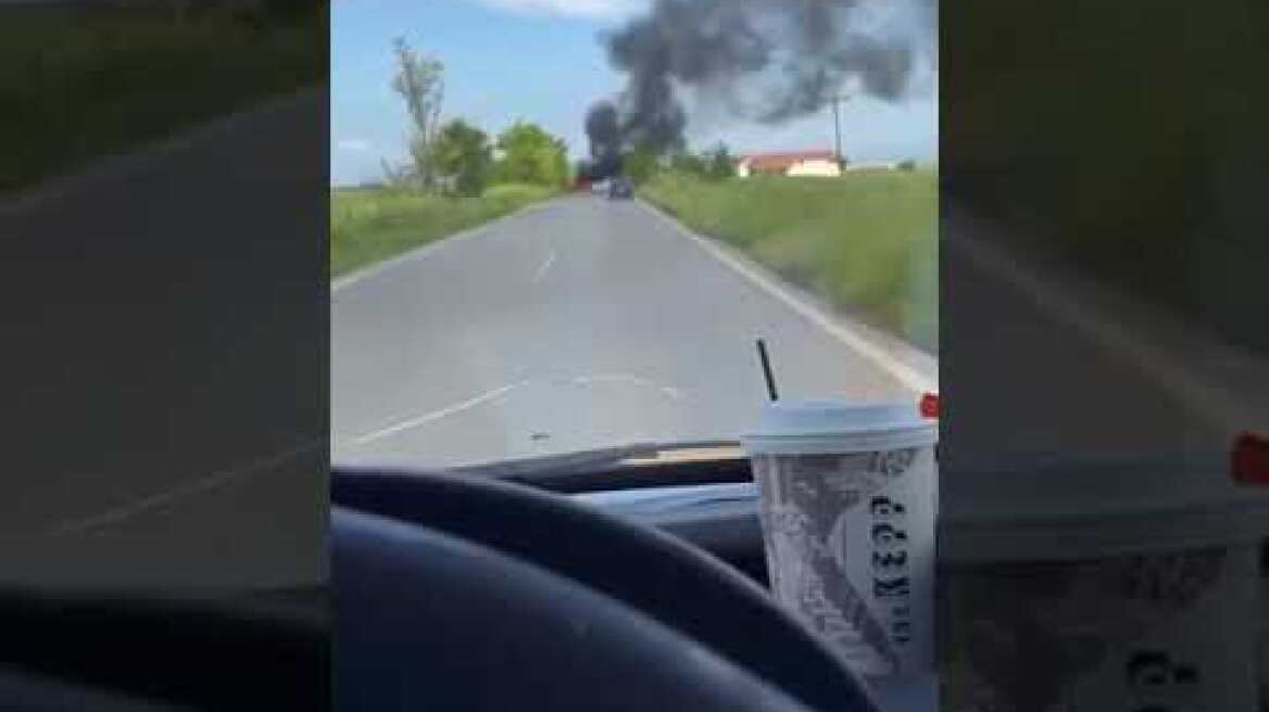 Αυτοκίνητο κάηκε ολοσχερώς στην Λάρισα