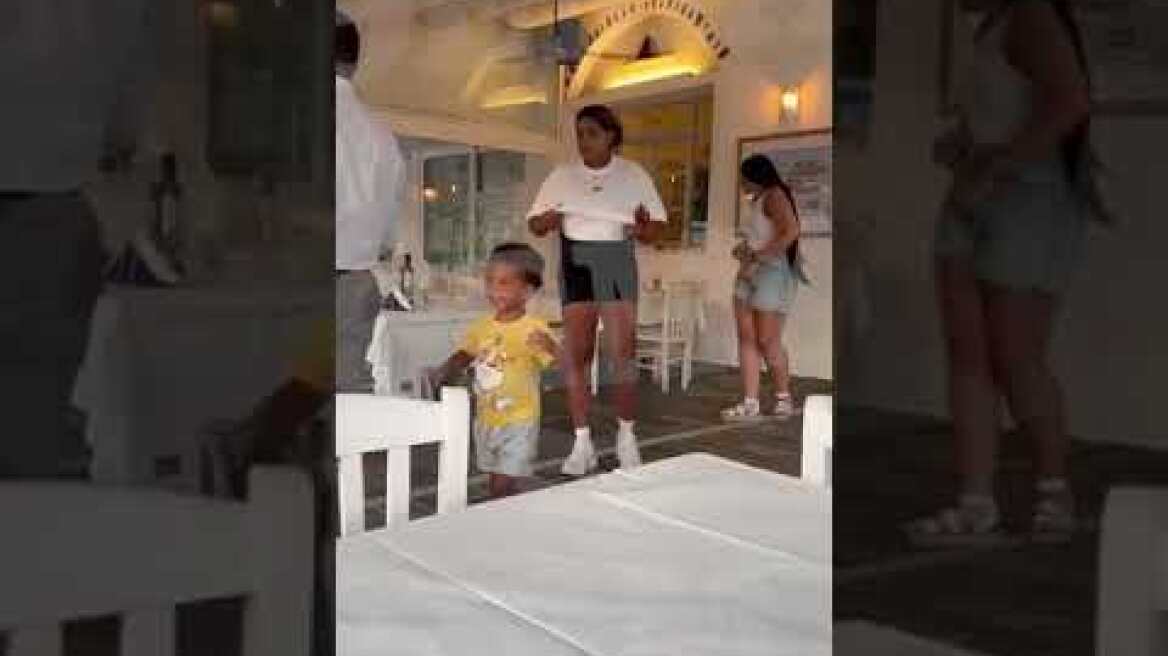 O Γιάννης Αντετοκούνμπο για φαγητό με την οικογένειά του σε γνωστή ψαροταβέρνα (2)