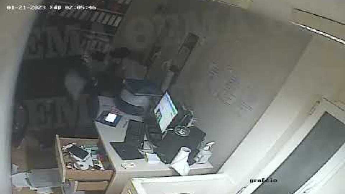 Διαρρήκτες εισβάλλουν σε φούρνο στην Κηφισιά και φεύγουν με το χρηματοκιβώτιο (1)