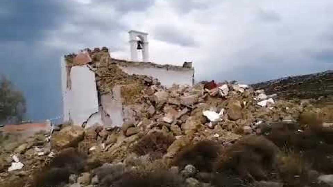 Τα συντρίμμια της εκκλησίας του Αγίου Νικολάου από τον σεισμό των 6.3 R