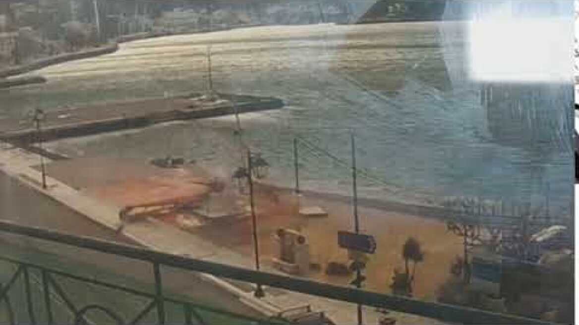 Απίστευτο αέρας σήκωσε πάτωμα πιτσαρίας και γκρέμισε Ηρώο στη Ερατεινή Φωκίδας