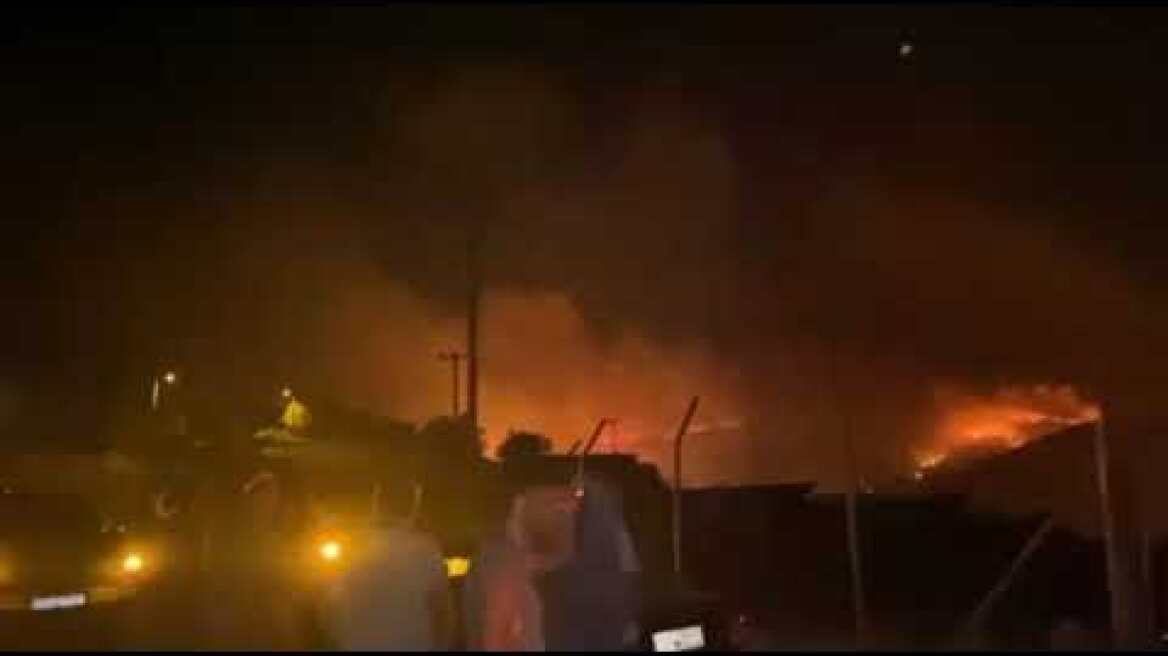 Η φωτιά πλησιάζει στο χωριό Μελισσιάτικα