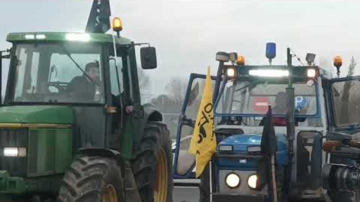 Ανοιξαν τα διόδια  οι αγρότες