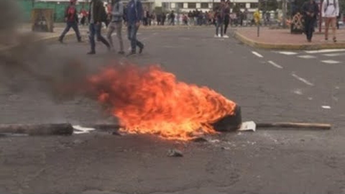 Arde Ecuador por protestas en contra de la subida del precio de los combustibles