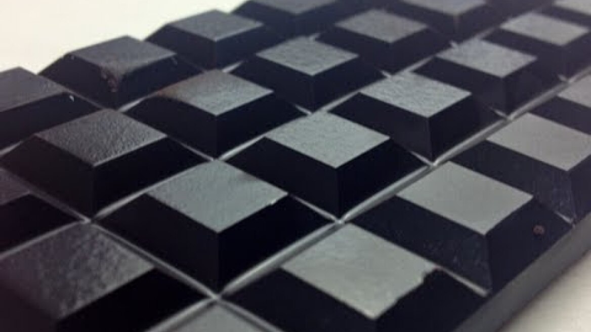 Δείτε πώς να φτιάξετε μόνοι σας μαύρη σοκολάτα