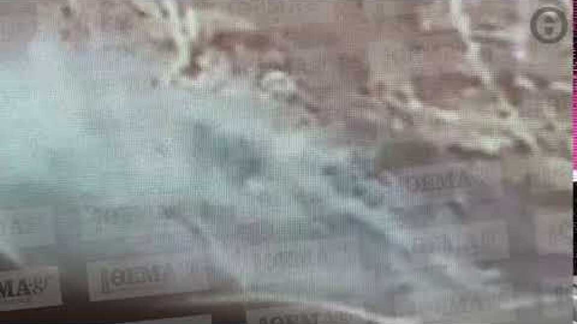 Φωτιά στο Λαγονήσι- Ανάμεσα στα σπίτια οι φλόγες