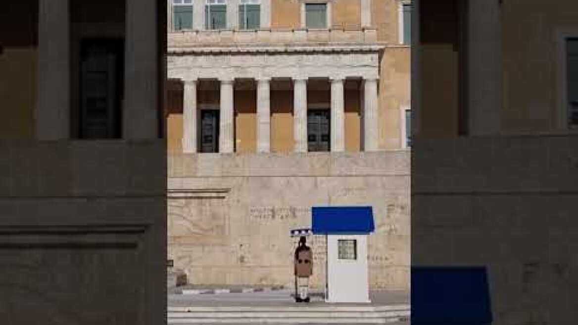 Ευζωνες: καύσωνας Σύνταγμα