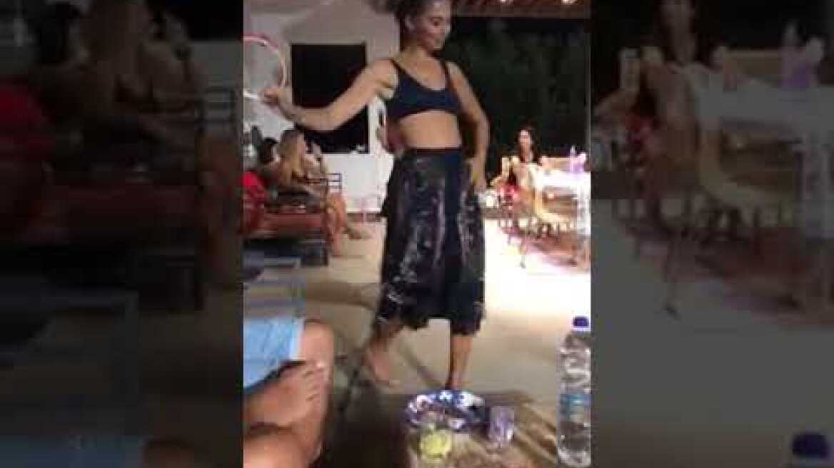 Ολυμπία Χοψονίδου: Ο σέξι χορός της στα γενέθλια του Βασίλη Σπανούλη! (1)