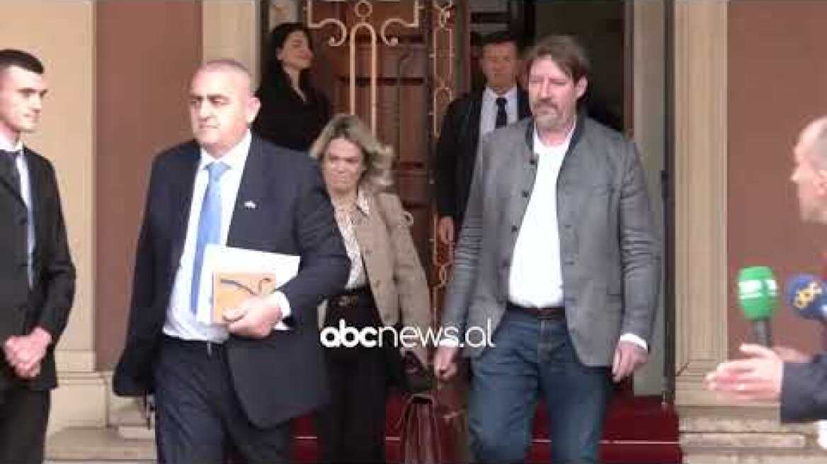 Kos dhe veze drejt Fredi Belerit në Tiranë, qytetari revoltohet me praninë e tij në Tiranë