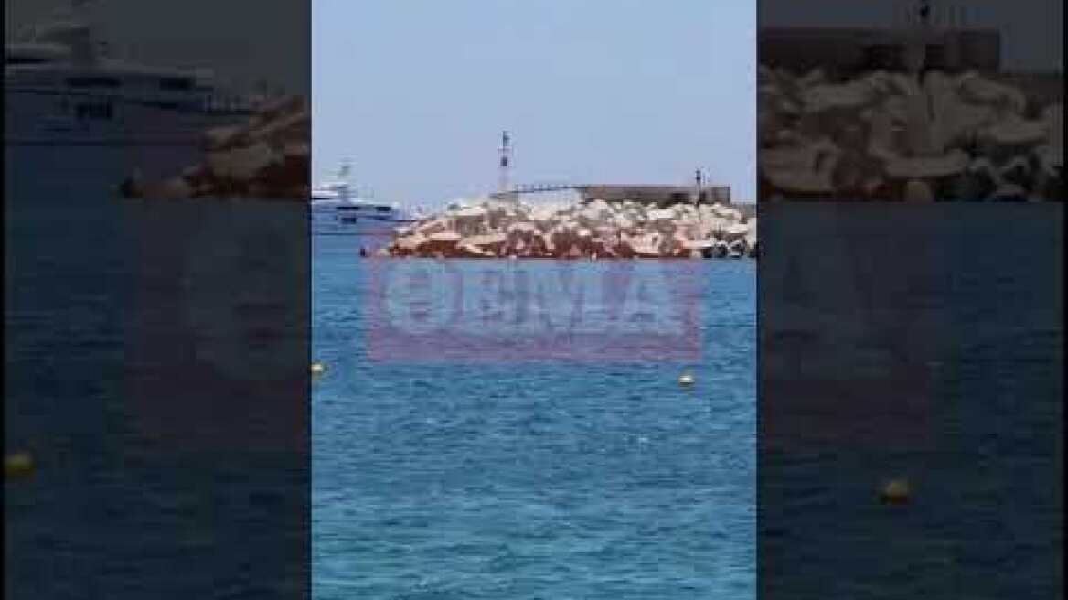 Ελικόπτερο έπεσε στη μαρίνα Βουλιαγμένης (4)