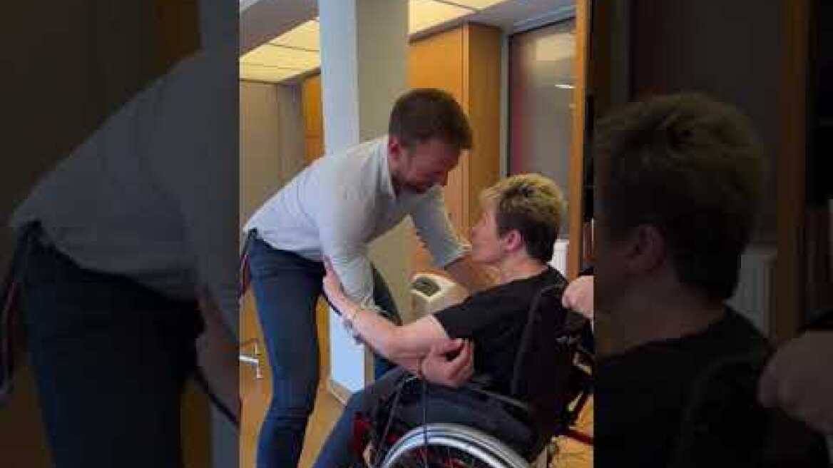 Πρεμιέρα για την «Ώρα του Πολίτη» από τον Κασσελάκη: Δέχτηκε πολίτες στην Κουμουνδούρου 