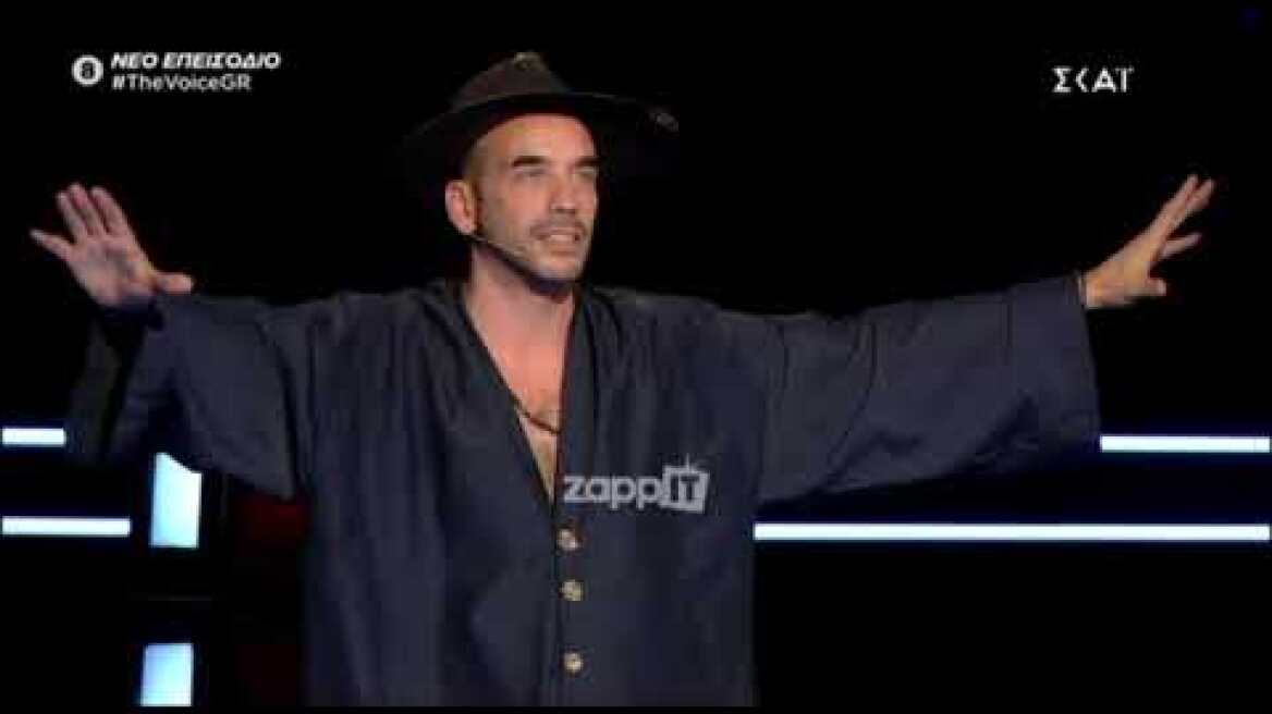 The Voice: Η Κάλλια Γκρίνια ανέβηκε στη σκηνή και ο Μουζουράκης της χάρισε ένα ποίημα!