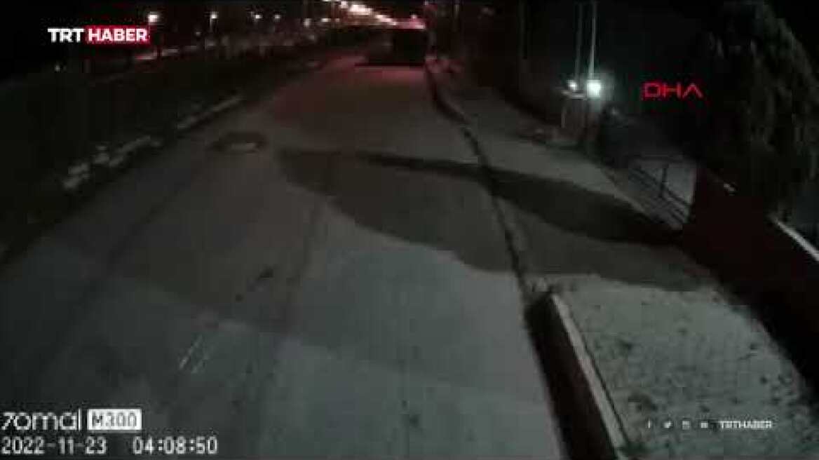 Düzce'deki deprem anı güvenlik kamerasında