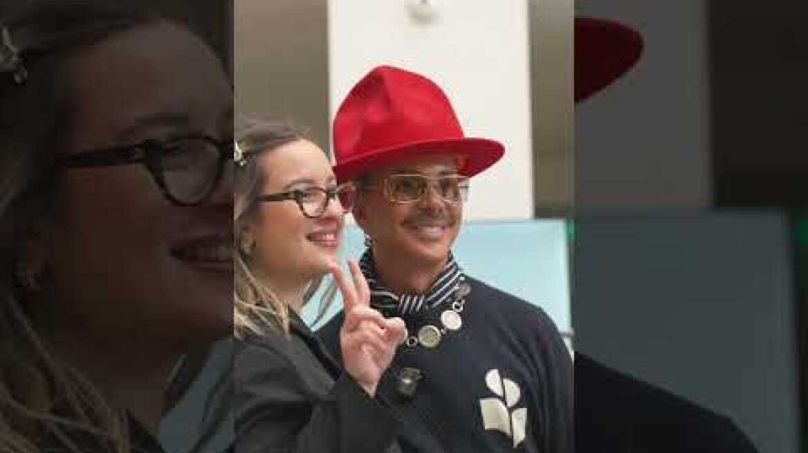 MadWalk Gifting Lounge by ΣΚΡΑΤΣ: Γιορτινές εμφανίσεις. Ο Λάκης Γαβαλάς δίνει χρήσιμα fashion tips!