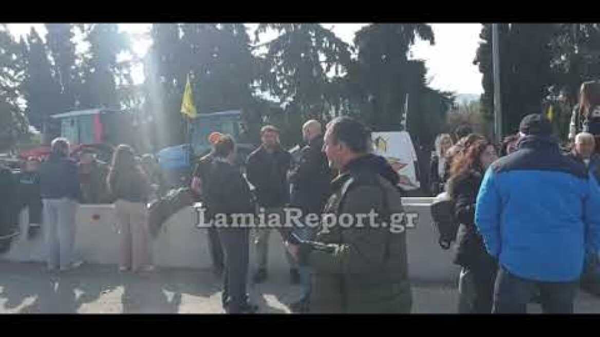 LamiaReport.gr: Νέο μπλόκο των αγροτών στην εθνική οδό στη Σκάλα Αταλάντης