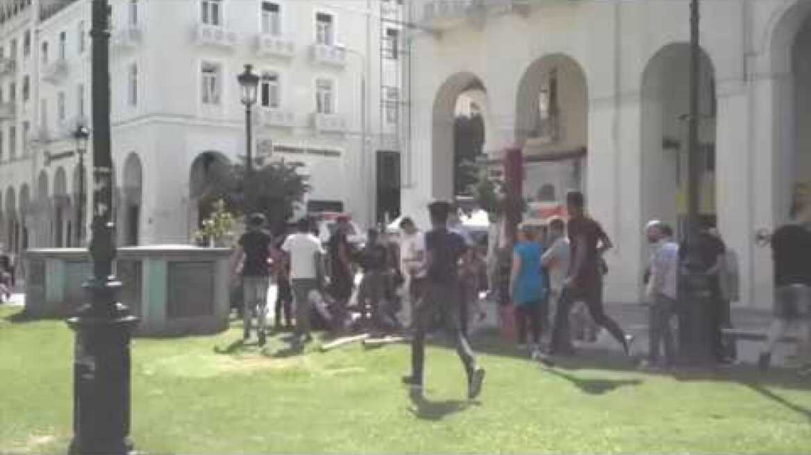 Συμπλοκή αλλοδαπών στη Θεσσαλονίκη (subs2)