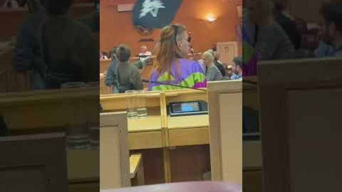 Διακόπηκε η συνεδρίαση στο Δημοτικό Συμβούλιο όπου γινόταν συζήτηση για ανάπλαση και τα Προσφυγικά