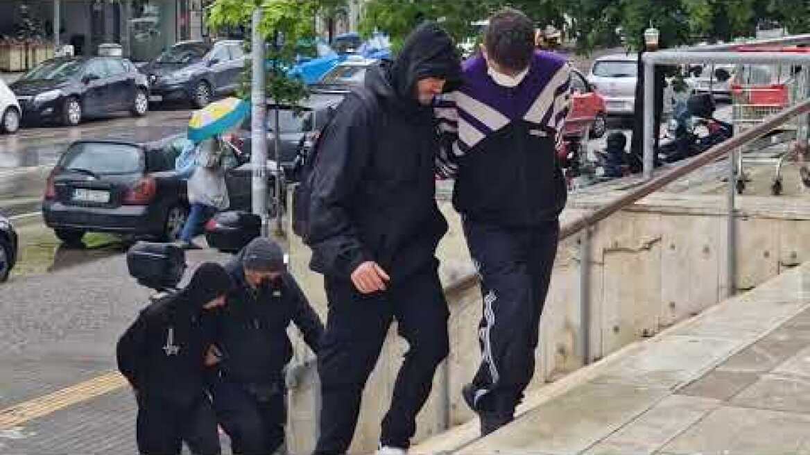 Θεσσαλονίκη: Στον εισαγγελέα οι δύο 21χρονοι "παρκουρίστες" που κατηγορούνται για εμπρησμό