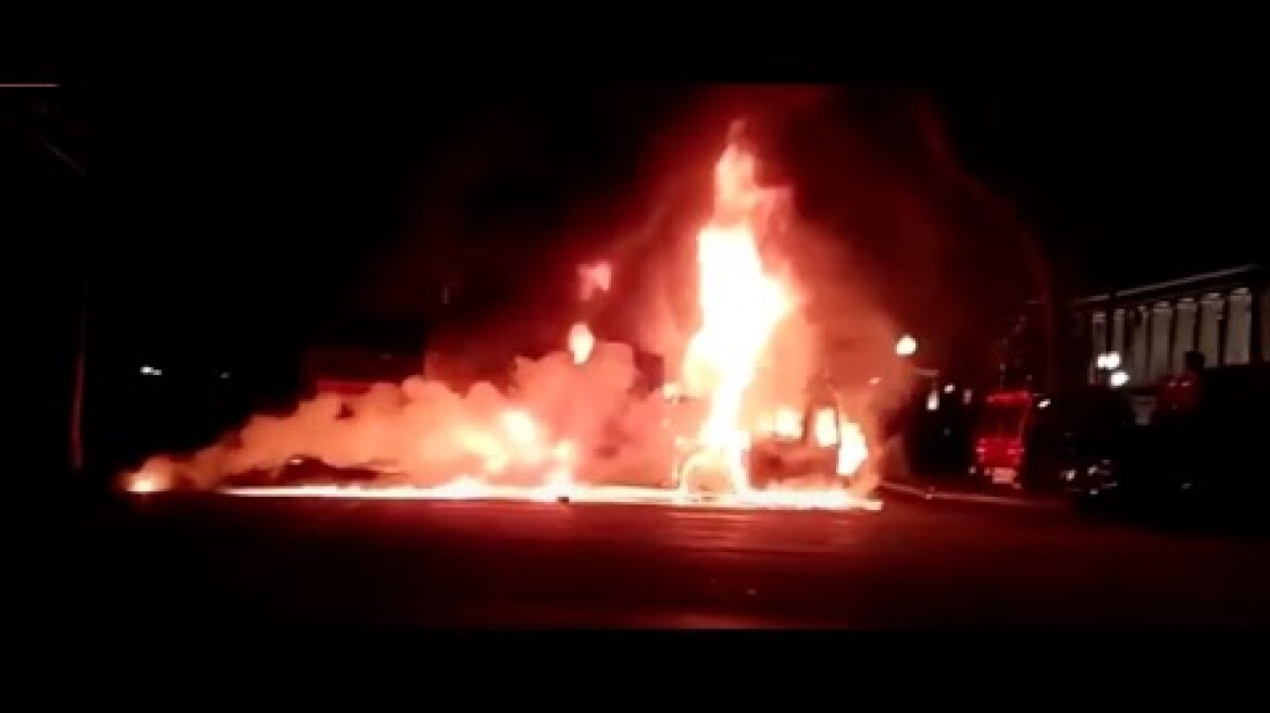 KENOSHA WISCONSIN RIOTS AFTER POLICE OFFICER SHOOTS JACOB BLAKE 7 TIMES